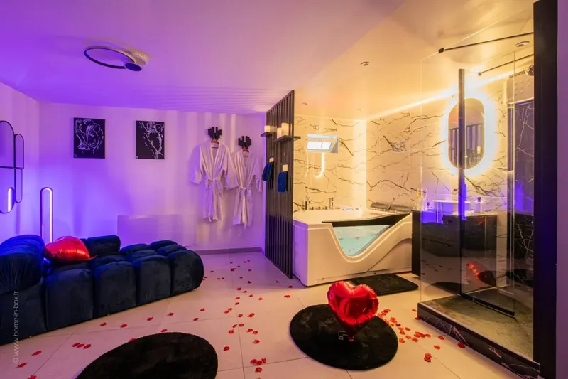 Jacuzzi Secret 91 à Longjumeau — suite de 50 m² avec bain à remous et mur miroir à Longjumeau