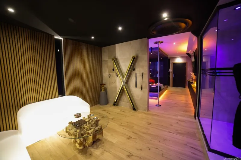 Les Secrets Rooms Bonneval — Spa, hammam et suite sensuelle au centre-ville à Bonneval