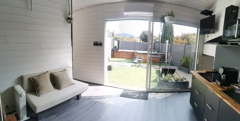 Seuls et Zen – Paradis pour Deux à Cuges-les-Pins — 35 m² avec spa, piscine et sauna privés à Cuges-les-Pins