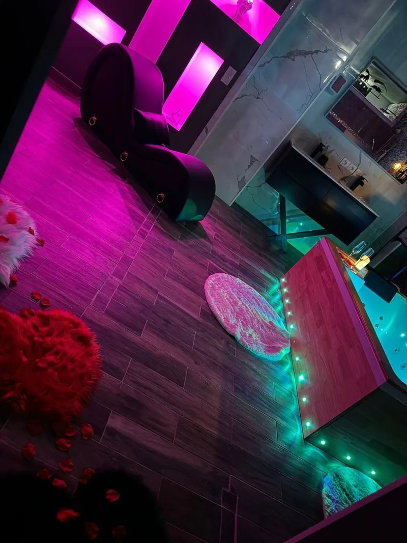 Love Room 66 à Perpignan — Appartement de 41 m² avec jacuzzi et espace sensuel à Perpignan