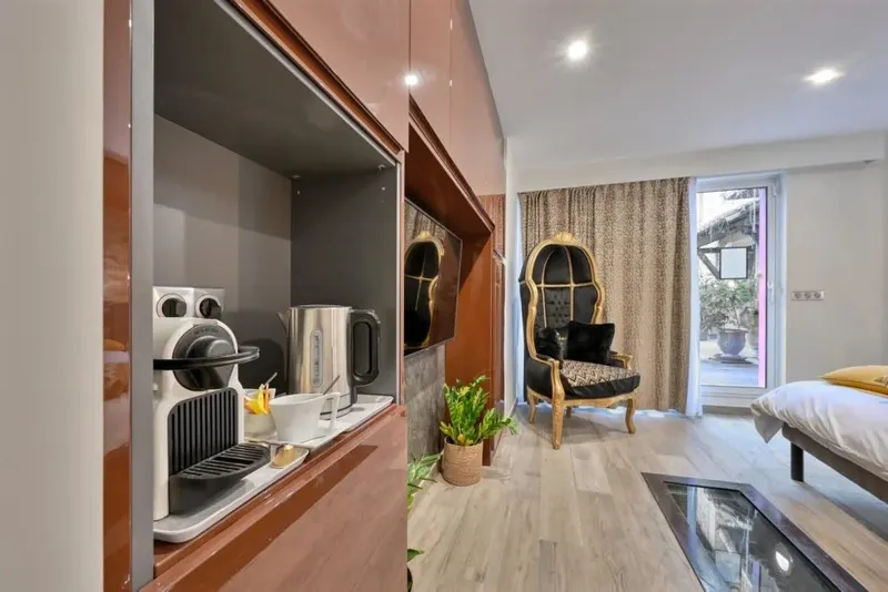 La Clé Secrète — Suite avec jacuzzi et piscine saisonnière à Vergèze à Vergèze