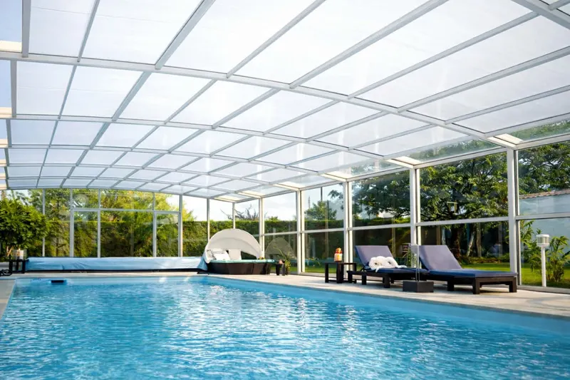 Love Nature à Rouans — Suite avec jacuzzi professionnel et piscine couverte privée à Rouans