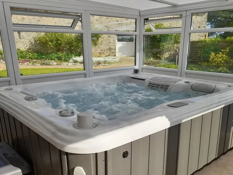 Gîte 53 Nuances — Piscine, spa et sauna privatifs en Mayenne à Préaux