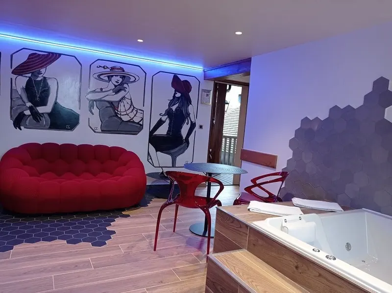 Suite Glamour du Lion d’Or à Pont-l’Évêque — duplex de 50 m² avec balnéo double et terrasse à Pont-l’Évêque