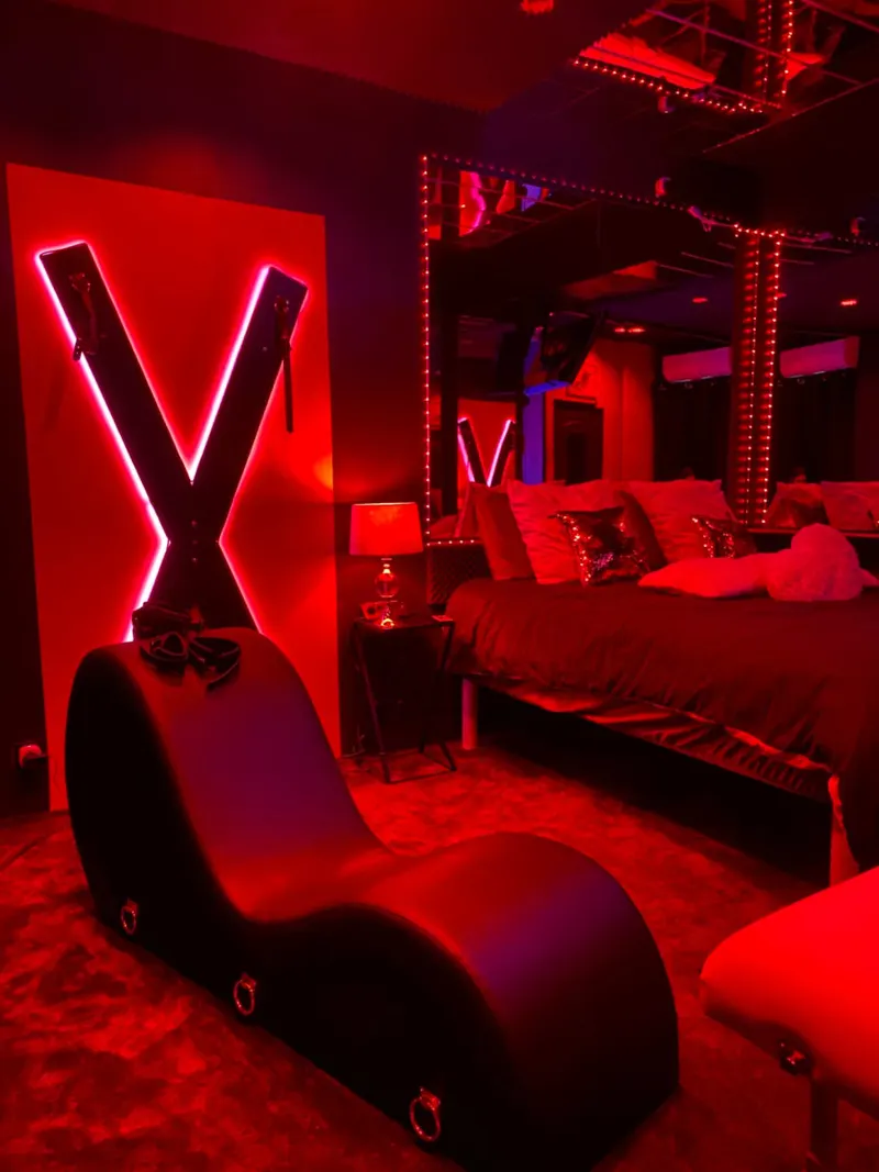 La Love Coquine à Toulon — jacuzzi, sauna et lit king size dans un studio climatisé à Toulon