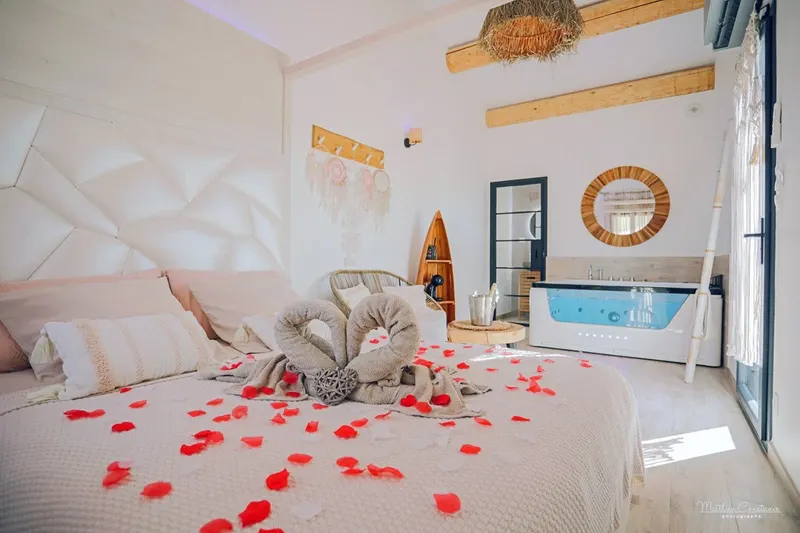 Villa Cocoon à Cuges-les-Pins — Deux suites avec spa privatif 51 jets à Cuges-les-Pins