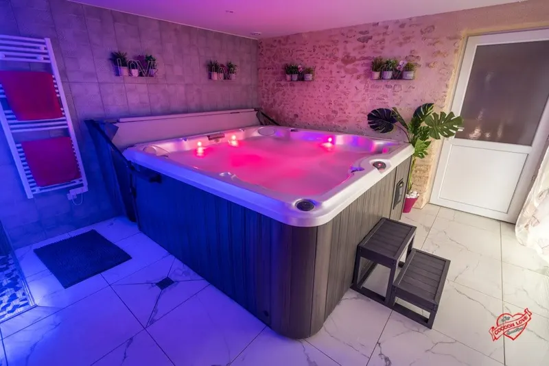 Cocoon Love à Arçay — Gîte de 100 m² avec jacuzzi XXL et pièce secrète à Arçay