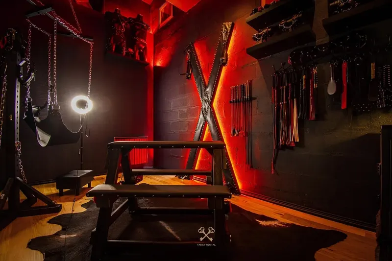 Velvet & Leather à Choisy-le-Roi — balnéo, sauna, cinéma et secret room à Choisy-le-Roi