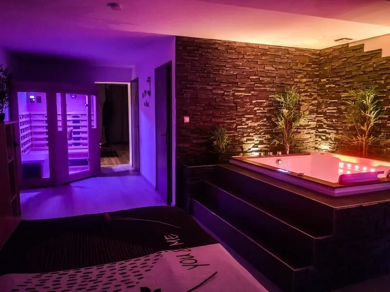 Appart Spa Gray — Appartement de 75 m² avec balnéo et sauna au centre historique à Gray