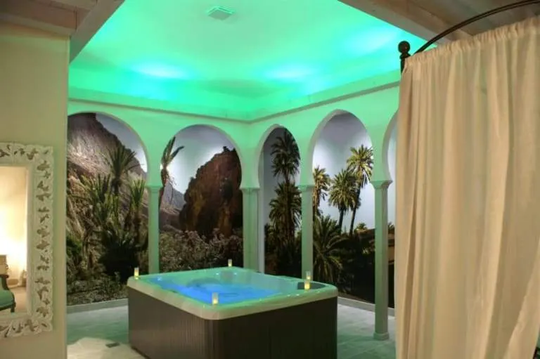 Suite Riad de La Ferme Briarde à Augers-en-Brie — Jacuzzi et terrasse privée à Augers-en-Brie
