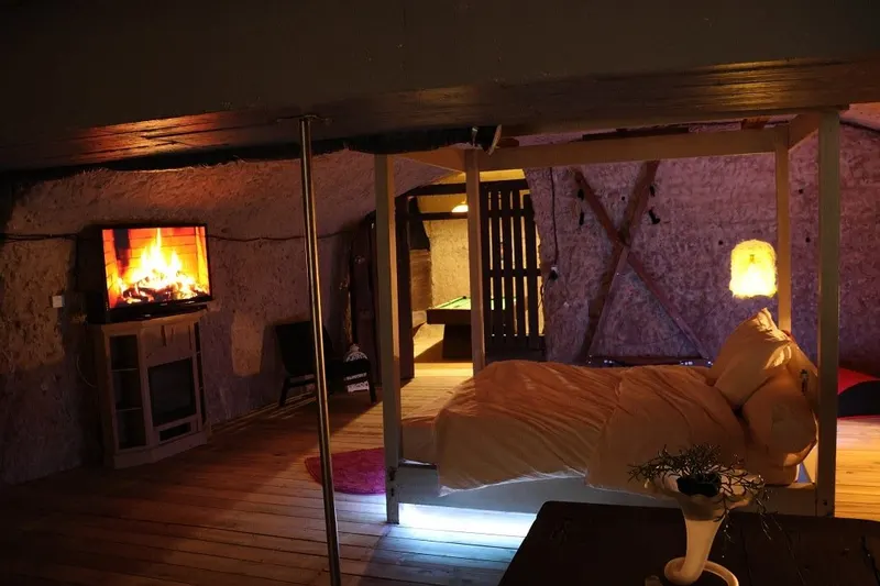 La Cave du Secret à Tours — refuge troglodytique de 150 m² avec spa privé à Tours