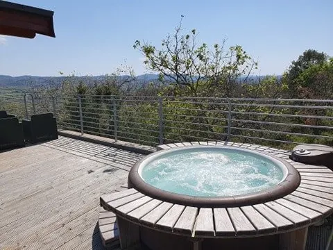 Nid d’Amour à Vogüé — Suite pour deux avec spa sur terrasse panoramique à Vogüé