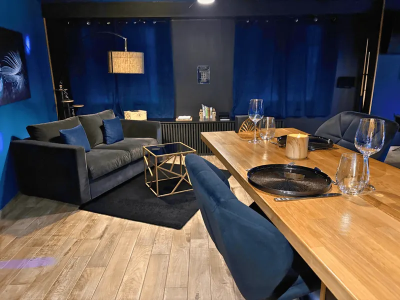 Suite Cléopâtre à Niort — 100 m², balnéo, billard et Escape Love Game à Niort