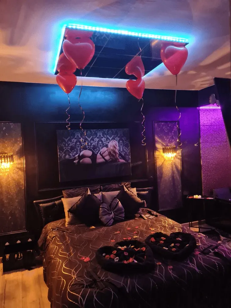 Enjoy Loveroom à Fos-sur-Mer — balnéo deux places et Salon des Plaisirs à Fos-sur-Mer