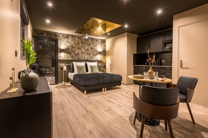 Le Clandestin Spa Arras — Suite de 50 m², jacuzzi illimité et terrasse à Arras
