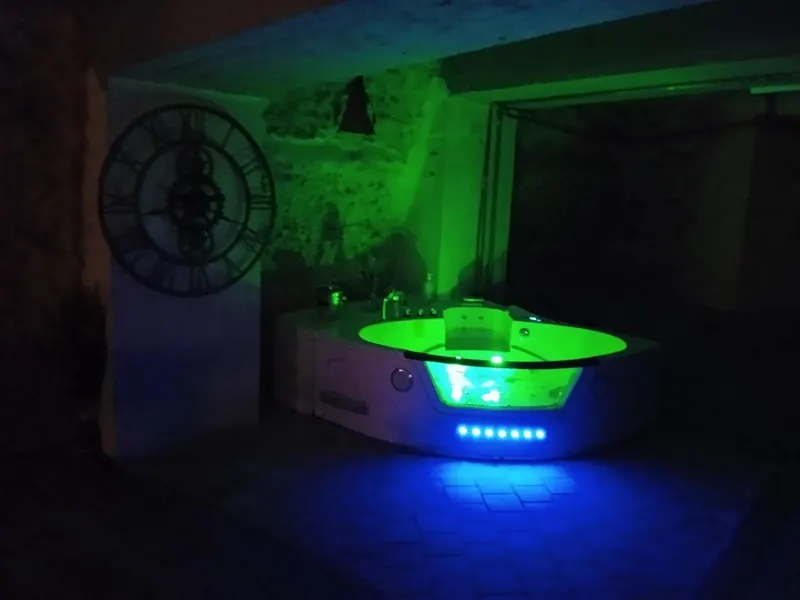 La Cave du Secret à Tours — refuge troglodytique de 150 m² avec spa privé à Tours