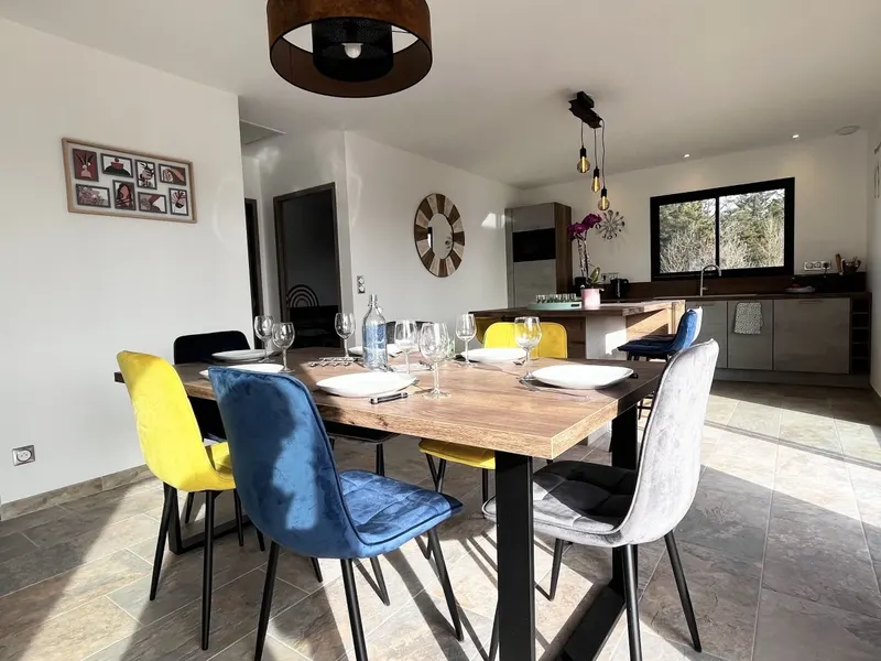 Villa Les Peupliers à Vallon-Pont-d’Arc — piscine chauffée et jacuzzi privés pour 6 à Vallon-Pont-d’Arc