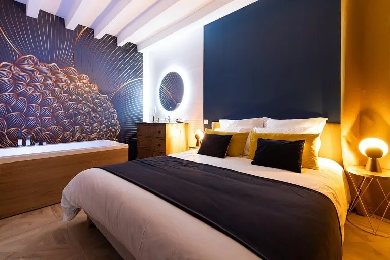 La Bulle d’Or à Francueil — Jacuzzi privé, terrasse de 27 m² et gîte de 42 m² à Francueil
