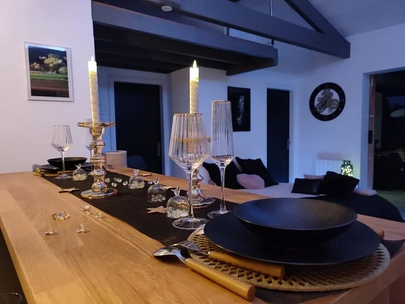 Villa Komorebi à Biscarrosse — 94 m² avec jacuzzi à 37 °C, lit rond et écran géant à Biscarrosse