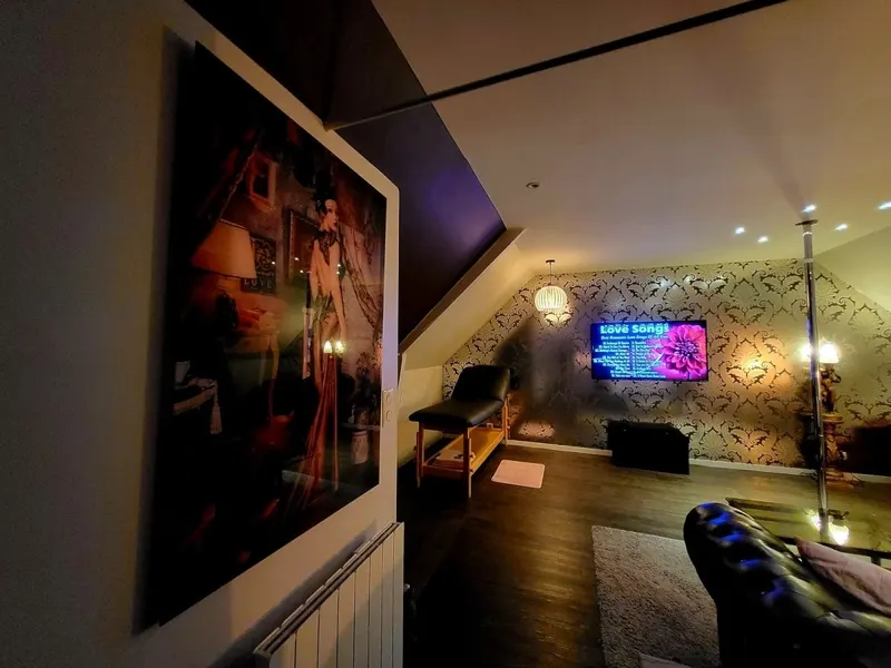 Nuances d’Alcôves à Trévron — love gîte de 140 m² avec spa sous verrière à Trévron
