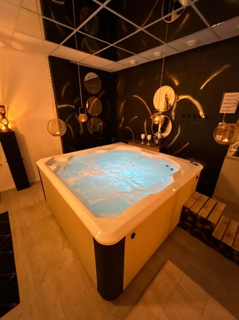 L’Escapade sensuelle — Jacuzzi 4 places et espace secret à Épernay à Épernay