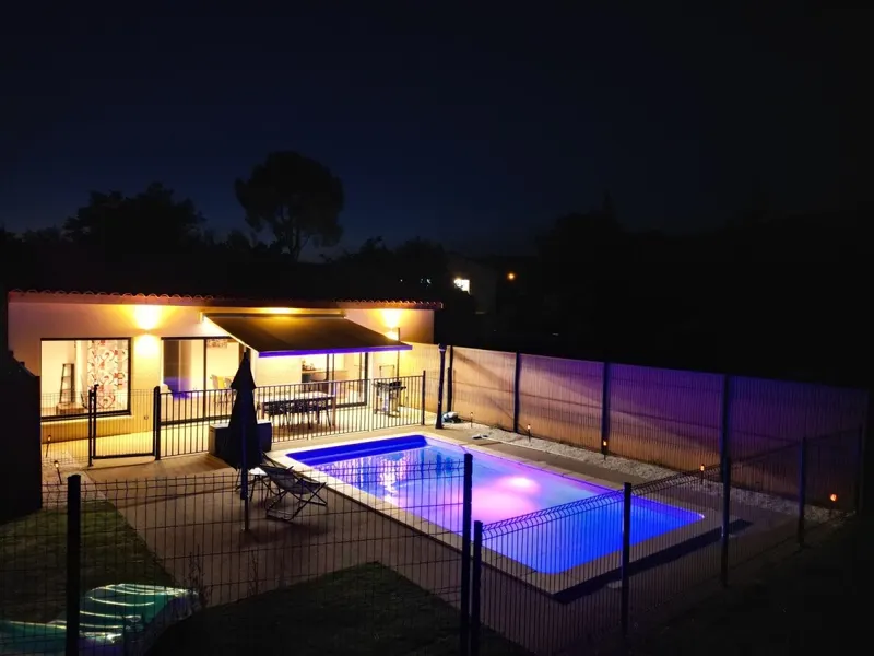Villa Les Peupliers à Vallon-Pont-d’Arc — piscine chauffée et jacuzzi privés pour 6 à Vallon-Pont-d’Arc