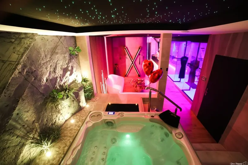 Les Secrets Rooms Bonneval — Spa, hammam et suite sensuelle au centre-ville à Bonneval
