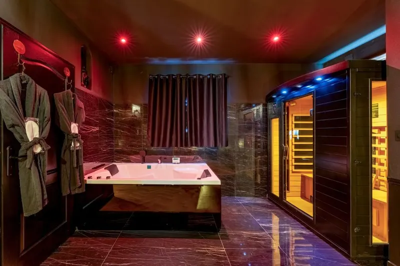 L'Essentiel Gîte de Charme 5 Etoiles - La suite TENTATION à Sorgues