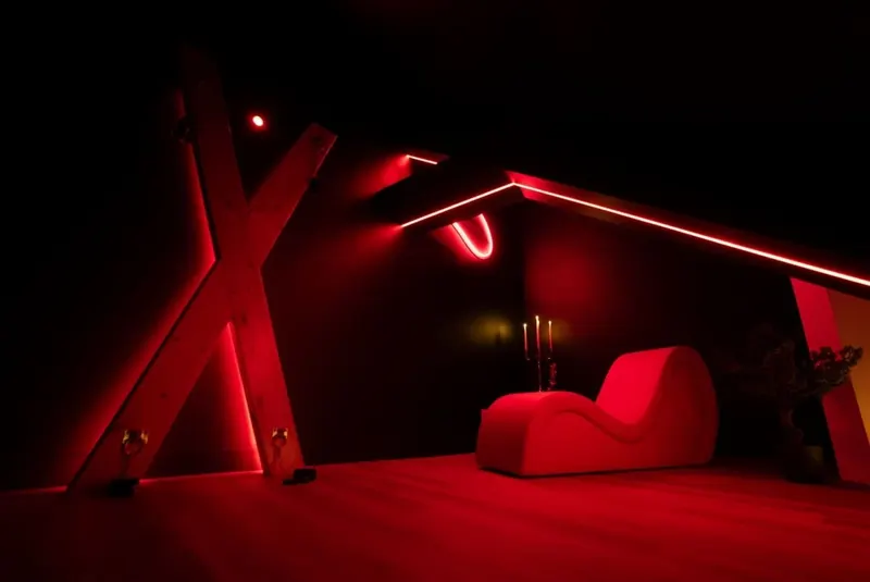Romantic Rooms Granville — Balnéothérapie, lit rond et mezzanine sensuelle à Granville
