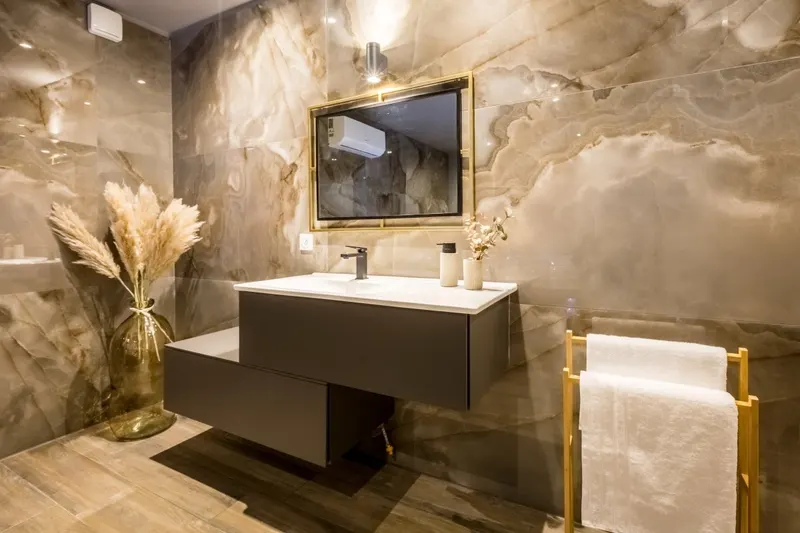 Le Clandestin Spa Arras — Suite de 50 m², jacuzzi illimité et terrasse à Arras