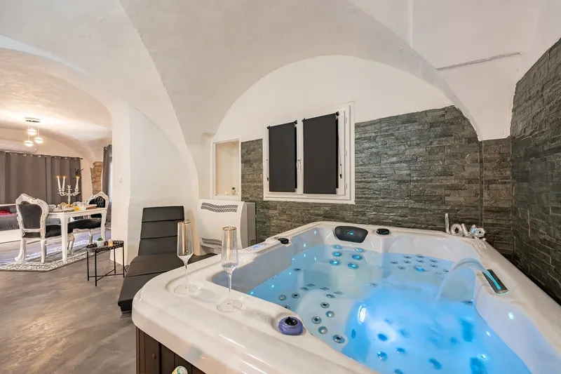 L’Instant Suspendu à La Calmette — Suite Les Voûtes de 65 m² avec spa et sauna à La Calmette