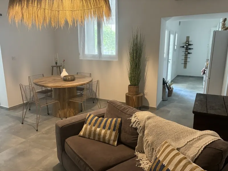 La Cour des Plaisirs à Quissac — appartement de 40 m², jacuzzi privé et espace secret à Quissac