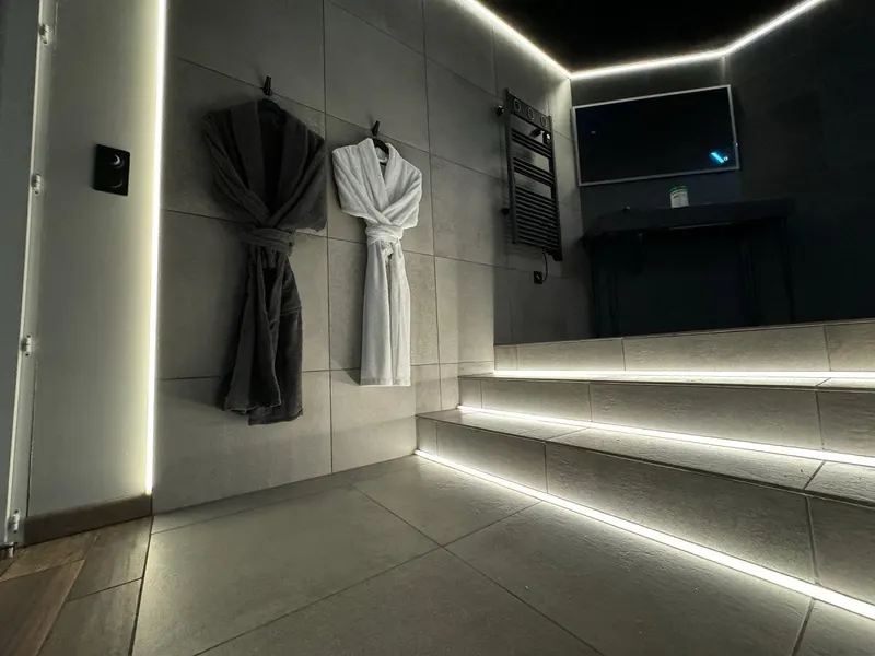 Les Secrets d’Eros à Dax — spa 75 jets, douche sensorielle et suite de 40 m² à Dax