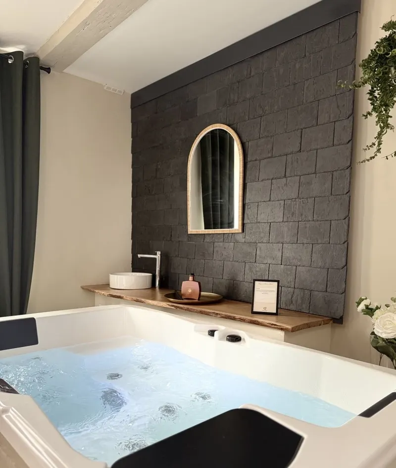 Ô Charmes de la Forêt d'Orient — Jacuzzi et sauna privatifs à Thieffrain à Thieffrain