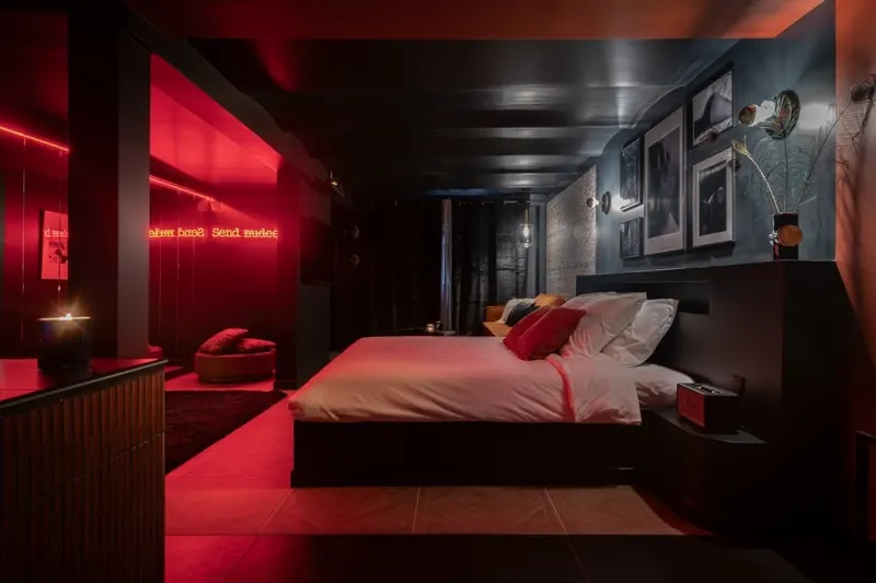 Suite Bandara à Marseille 12e — jacuzzi, jeux de miroirs et king size à Marseille