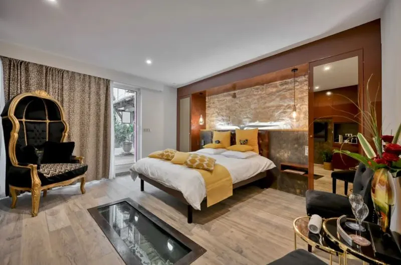La Clé Secrète — Suite avec jacuzzi et piscine saisonnière à Vergèze à Vergèze