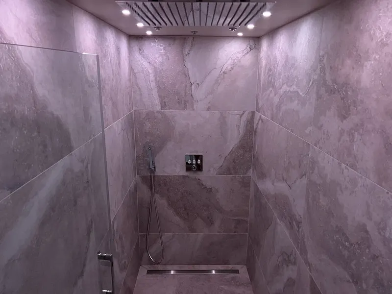 Les Suites B Spa — Suite CineOak à Le Beausset