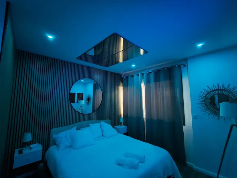 Villa Donuts à Mons — Maison de 85 m², spa, sauna et donjon à Mons