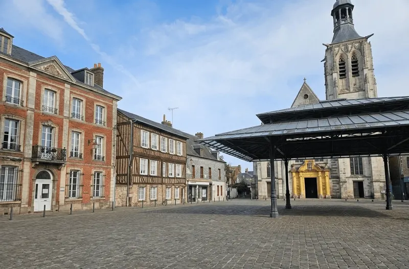 Le Murmure du Cosnier à Bernay — Balnéo XXL au-dessus de la rivière à Bernay
