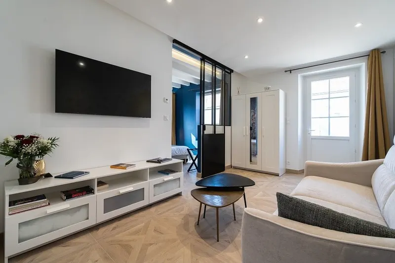 La Bulle d’Or à Francueil — Jacuzzi privé, terrasse de 27 m² et gîte de 42 m² à Francueil