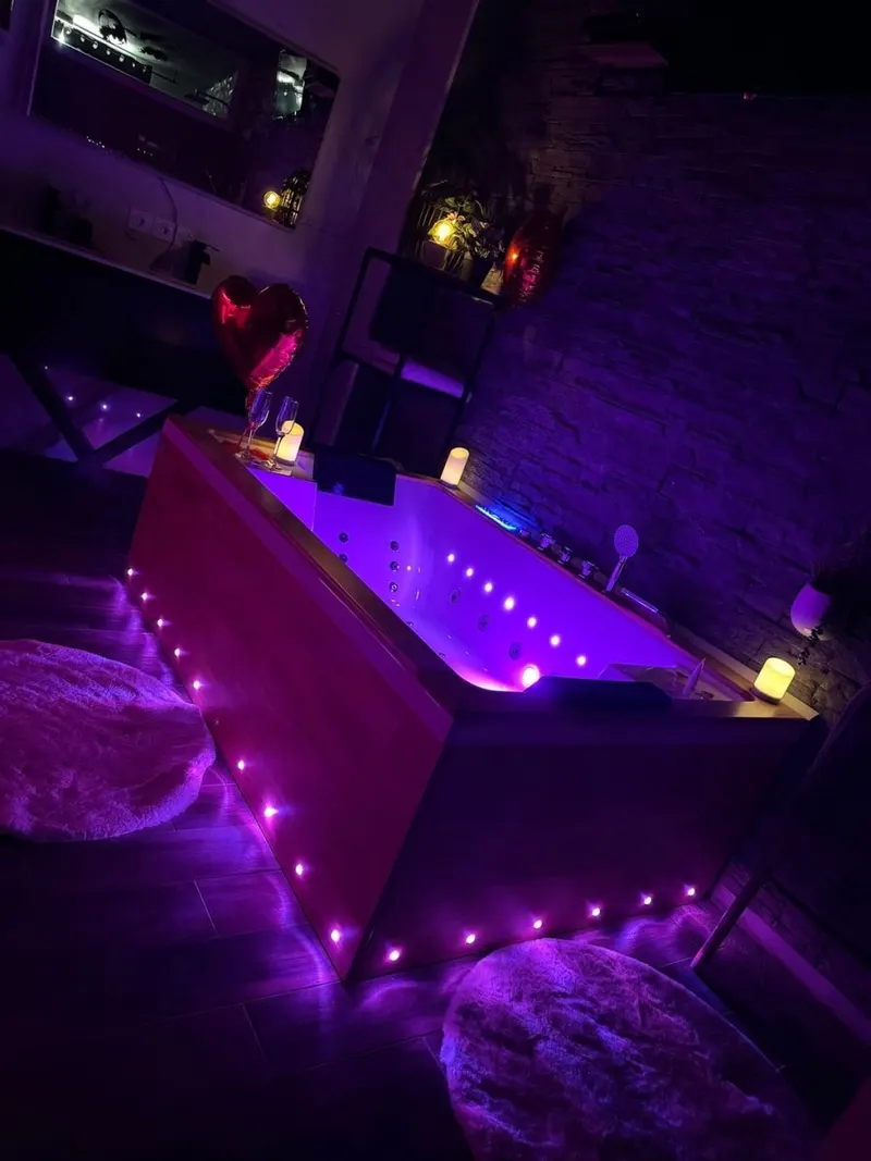 Love Room 66 à Perpignan — Appartement de 41 m² avec jacuzzi et espace sensuel à Perpignan