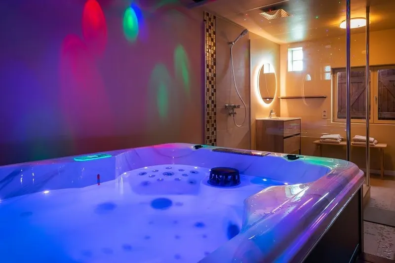 Pour Toi et Moi à Saint-Martin-des-Bois — 80 m² avec spa et salle de jeux privée à Saint-Martin-des-Bois