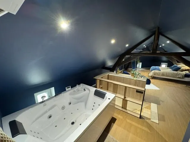La Nuit d’Orion — Love room avec bain à remous à Chagny à Chagny