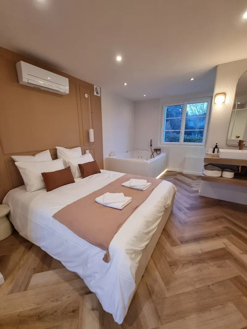 Le Boudoir d’Elba à Meyssac — balnéothérapie privée et terrasse plein sud à Meyssac