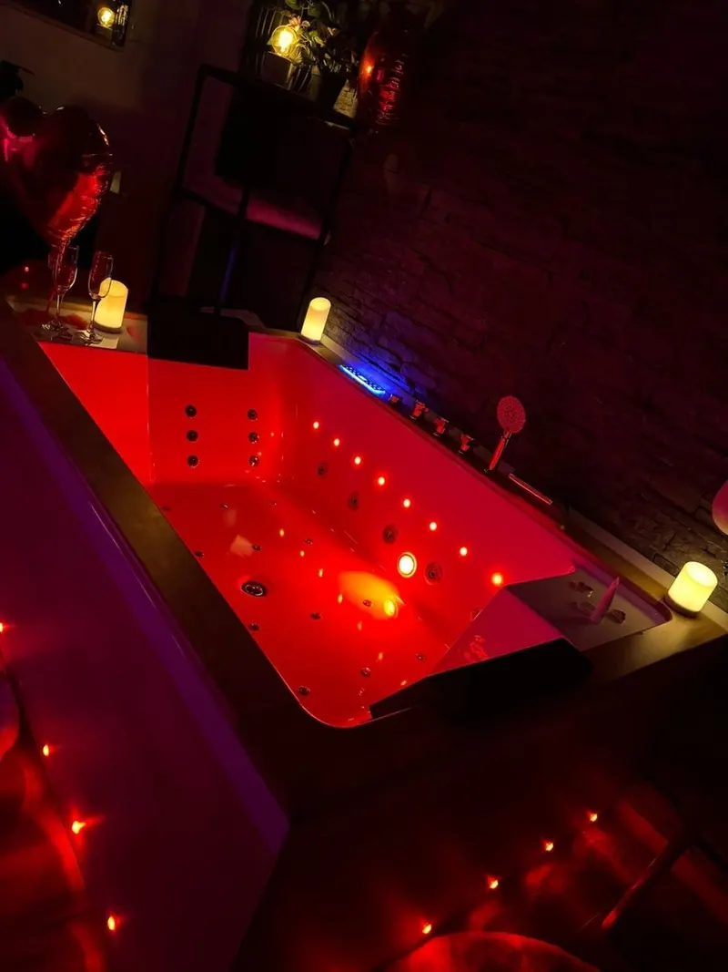 Love Room 66 à Perpignan — Appartement de 41 m² avec jacuzzi et espace sensuel à Perpignan