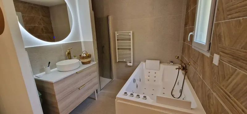 Green Love & Spa à Saint-Laurent-Médoc — villa de 35 m², bain à remous et jardin au bord de l’eau à Saint-Laurent-Médoc