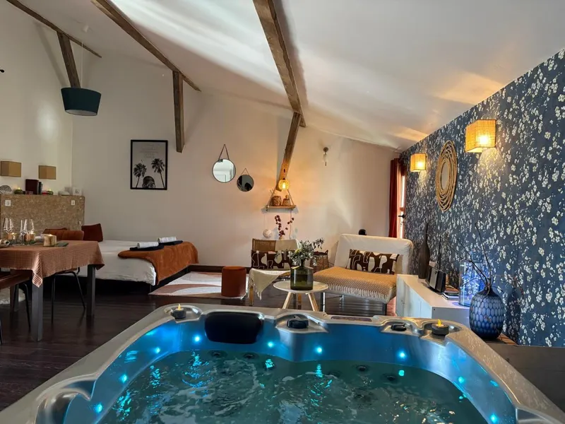 Le 7 de Cœur à Châteauneuf-sur-Isère — jacuzzi privé et repas servis en suite à Châteauneuf-sur-Isère