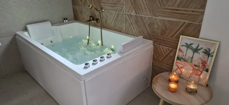 Green Love & Spa à Saint-Laurent-Médoc — villa de 35 m², bain à remous et jardin au bord de l’eau à Saint-Laurent-Médoc