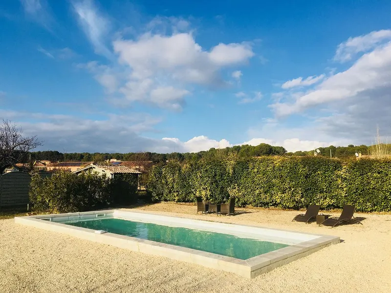 Nuit de Rêve à Lambesc — chambre de 44 m² avec balnéothérapie et piscine privée saisonnière à Lambesc