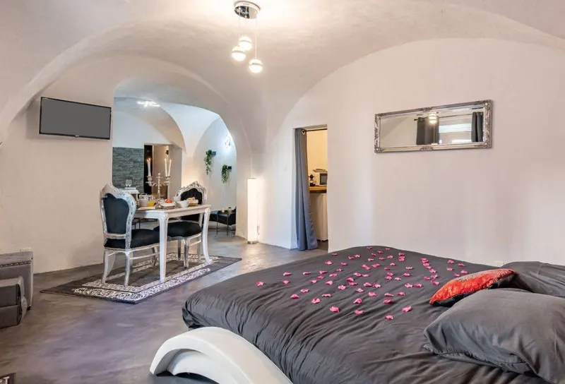 L’Instant Suspendu à La Calmette — Suite Les Voûtes de 65 m² avec spa et sauna à La Calmette